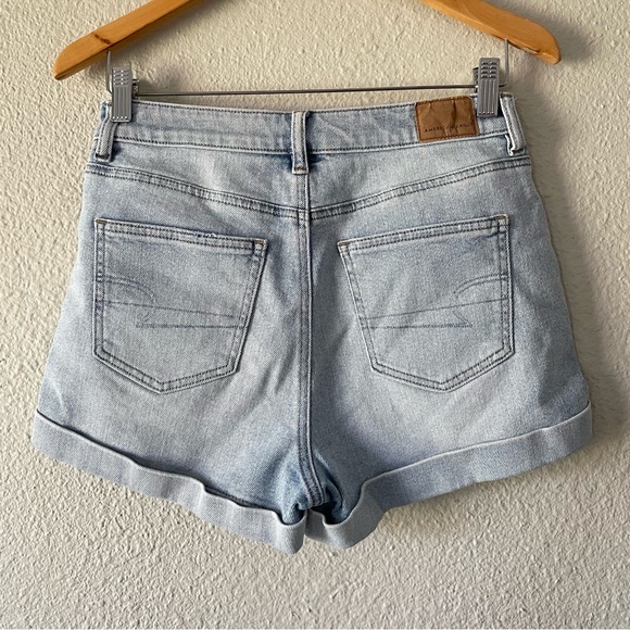 American Eagle Cuffed Mom Shorts Women’s 4 Light Wash Blue Denim Distressed - Picture 9 of 13